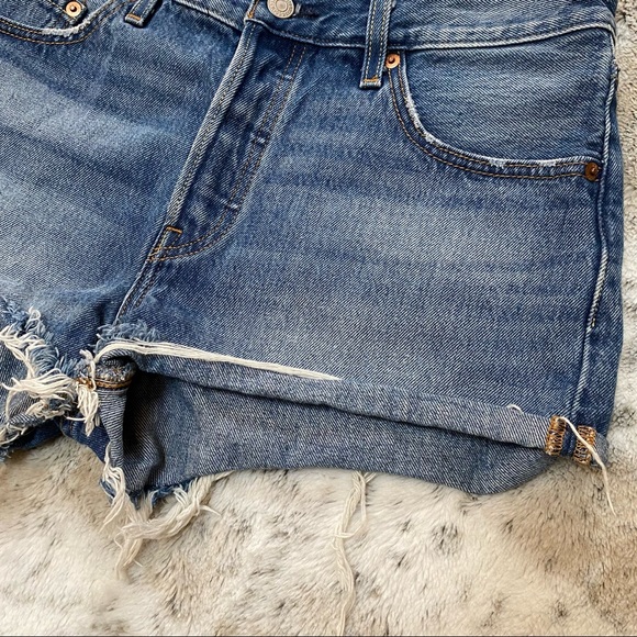 Levi’s 501 High Rise Cutoff Jean Shorts - Picture 2 of 4